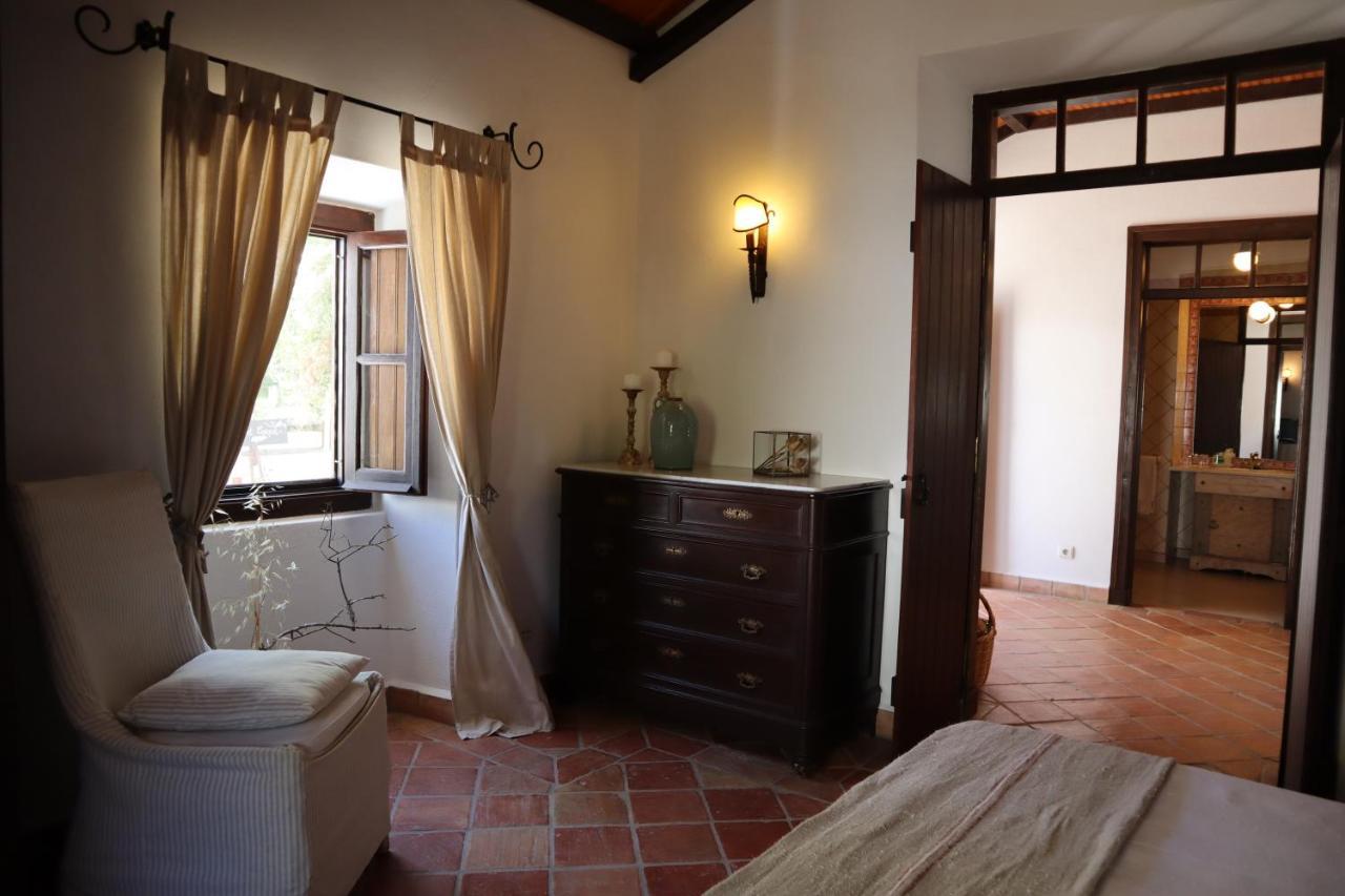 Os Agostos Bed & Breakfast Ngoại thất bức ảnh