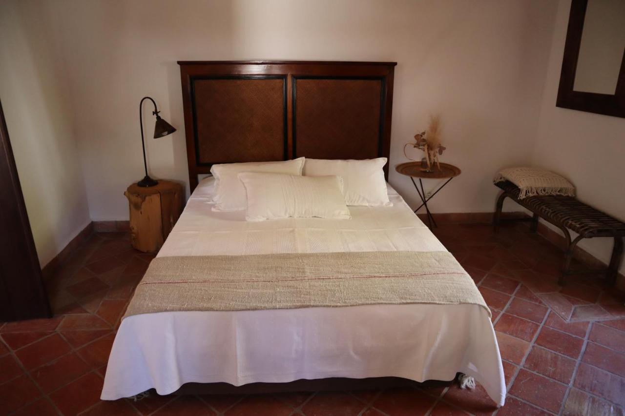 Os Agostos Bed & Breakfast Ngoại thất bức ảnh