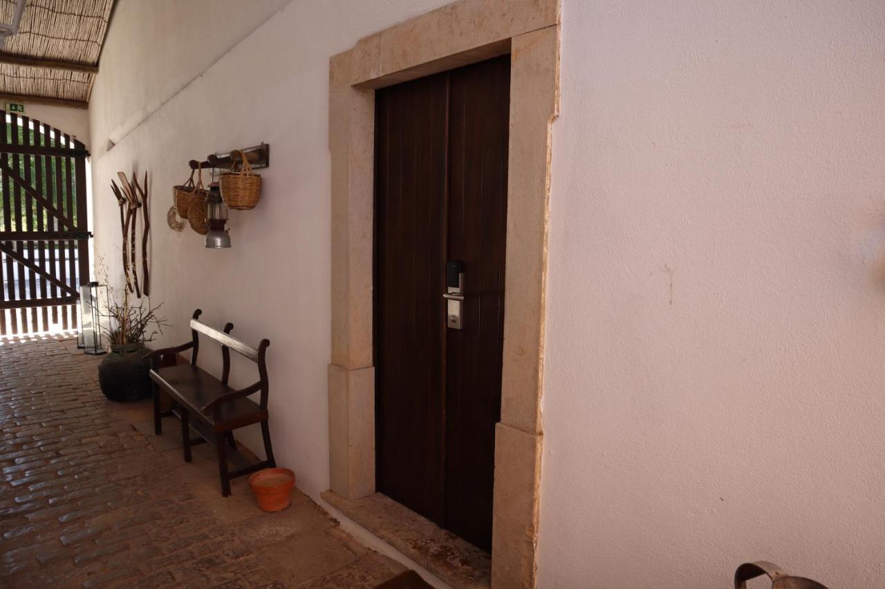 Os Agostos Bed & Breakfast Ngoại thất bức ảnh