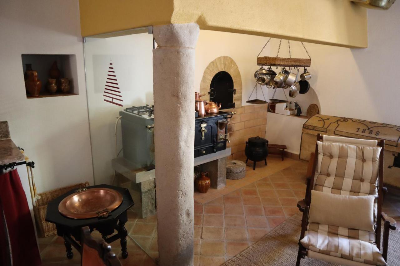 Os Agostos Bed & Breakfast Ngoại thất bức ảnh
