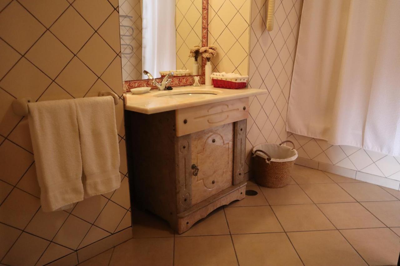 Os Agostos Bed & Breakfast Ngoại thất bức ảnh